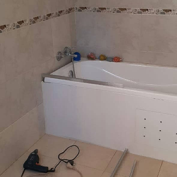 Mampara de baño. Vidrios templado 8 mm con herrajes platil